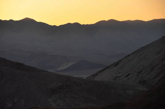 O sol se põe no Death Valley National Park, na Califórnia - EUA